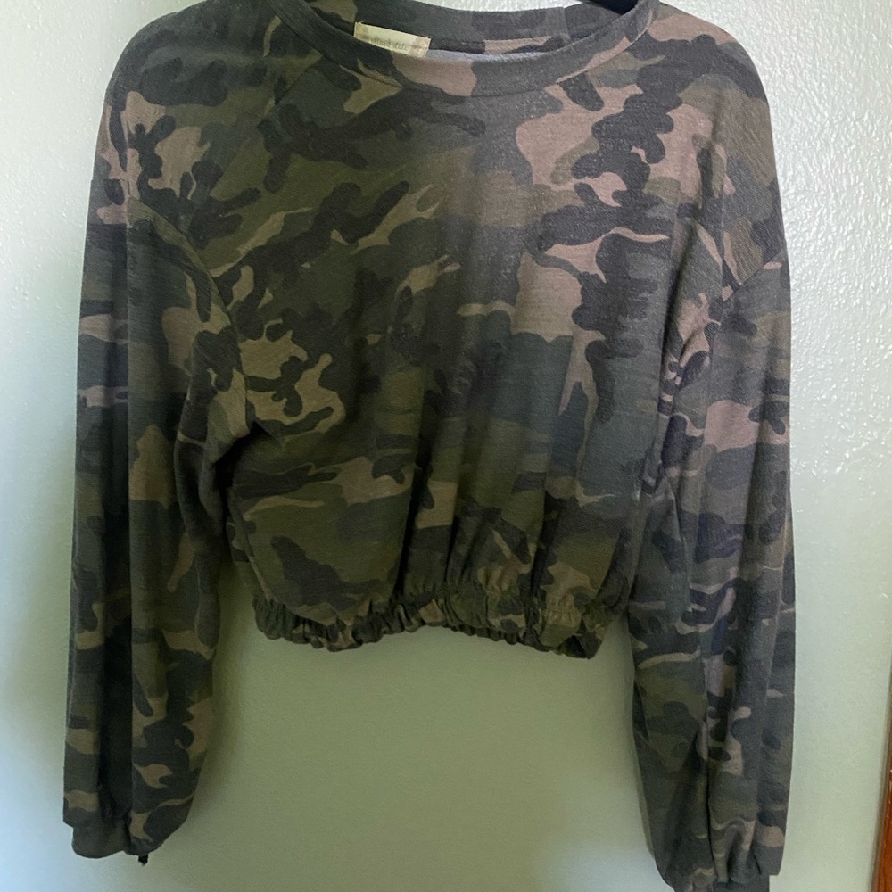 altar’d state cropped camo sweatshirt large